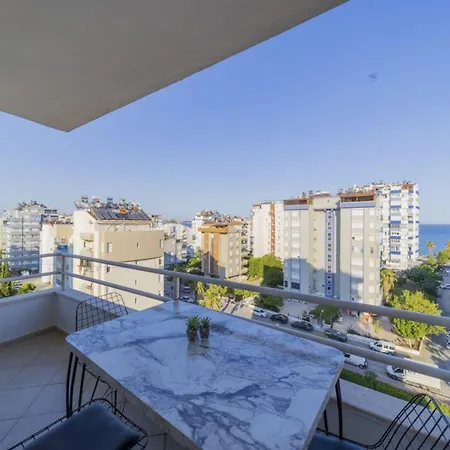 Refreshing Flat Within Walking Distance To Konyaalti With Sea View In Apartment Antalya
