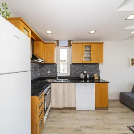 Refreshing Flat Within Walking Distance To Konyaalti With Sea View In