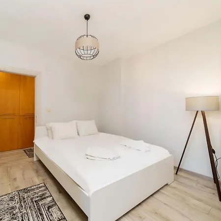 Refreshing Flat Within Walking Distance To Konyaalti With Sea View In