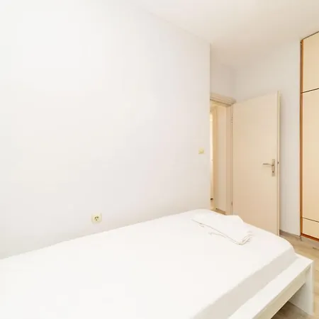 Refreshing Flat Within Walking Distance To Konyaalti With Sea View In Antalya
